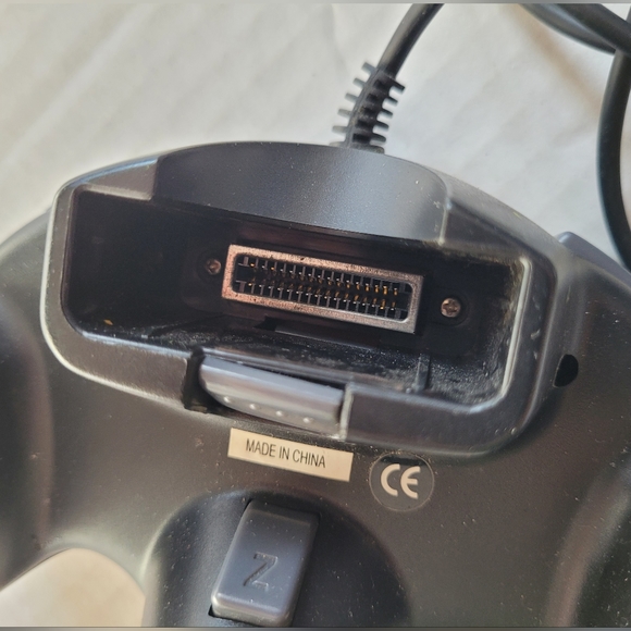 Retro Bit N64 Controller "Solid Black" - Picture 4 of 6